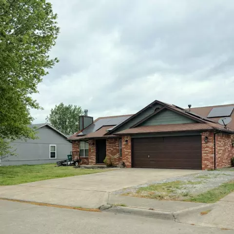 3807 W Locust St, Rogers, AR 72756