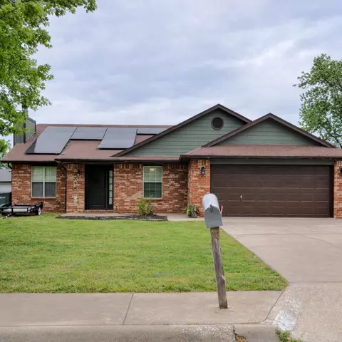 3807 W Locust St, Rogers, AR 72756