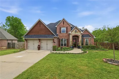 323 Saint James Ave, Springdale, AR 72764