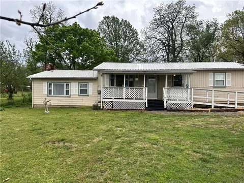 1096 S Hwy 59, Watts, OK 74964