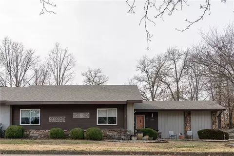 11 Fairway Dr, Bella Vista, AR 72714