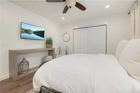 Bedroom - 18659 Eagle Bend Rd, Springdale, AR 72764 photo 3 of 7