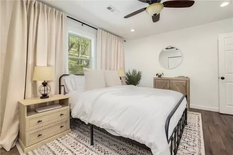 Bedroom - 18659 Eagle Bend Rd, Springdale, AR 72764 photo 2 of 7