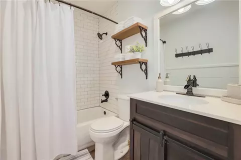 Bath - 18659 Eagle Bend Rd, Springdale, AR 72764 photo 1 of 1