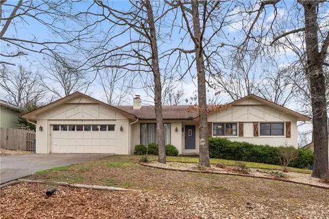7 Abingdon Ln, Bella Vista, AR 72715