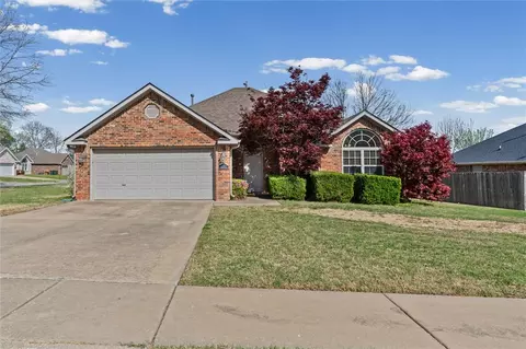 2962 N Bluegrass Pl, Fayetteville, AR 72704