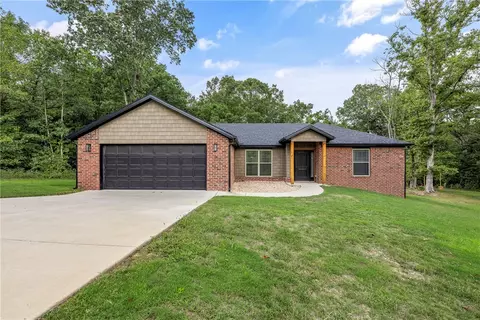 3 Bridle Cir, Bella Vista, AR 72715