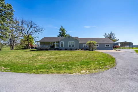 19611 W Nokes Farm Rd, Siloam Springs, AR 72761