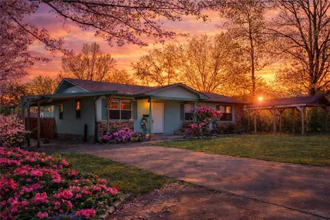 1304 Hickory Ave, Mena, AR 71953