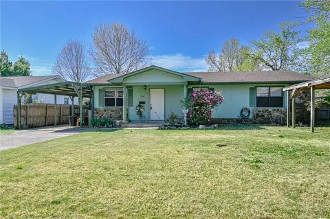 1304 Hickory Ave, Mena, AR 71953