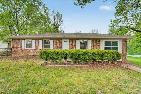 2104 Wood St, Rogers, AR 72756