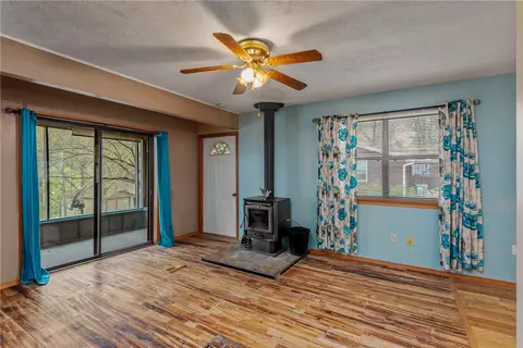 Living - 29116 Nottinghill Dr, Shell Knob, MO 65747 photo 1 of 3