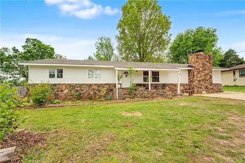 1003 SW 2nd St, Bentonville, AR 72712
