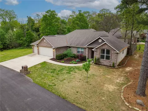 2 Haworth Cir, Bella Vista, AR 72714