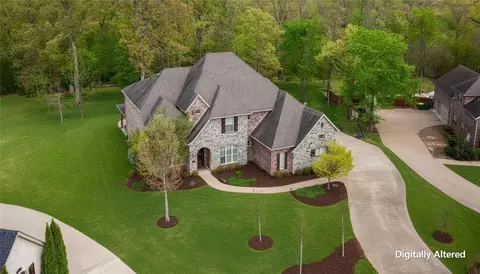 1484 Le Chesnay Dr, Centerton, AR 72719