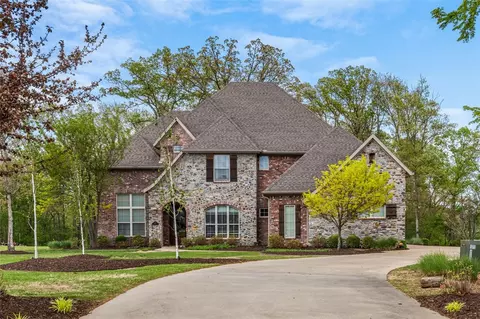 1484 Le Chesnay Dr, Centerton, AR 72719