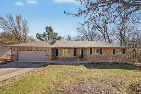 9 Farnham Dr, Bella Vista, AR 72714