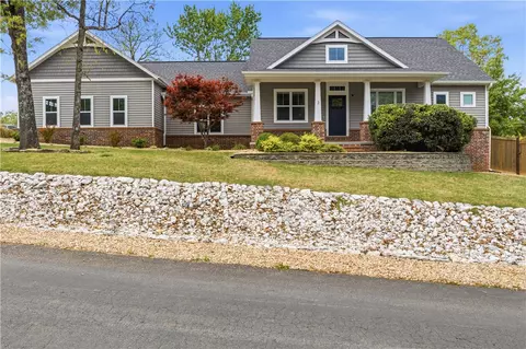 3 Harrington Ln, Bella Vista, AR 72714