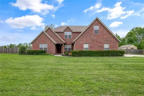 915 King Arthur Dr, Springdale, AR 72762