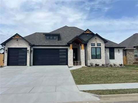 1808 Crump St, Pea Ridge, AR 72751