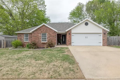 34 Saxony St, Farmington, AR 72730