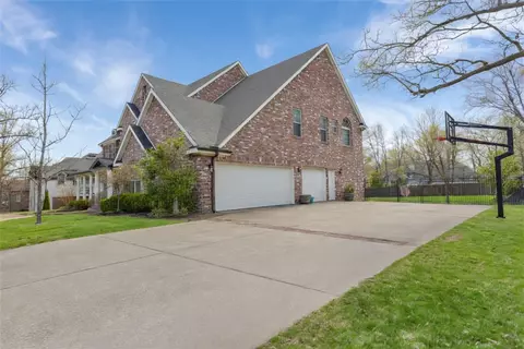 Exterior - 3028 Willow Bend Cir, Springdale, AR 72762 photo 3 of 12
