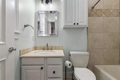 Bath - 3028 Willow Bend Cir, Springdale, AR 72762 photo 2 of 6