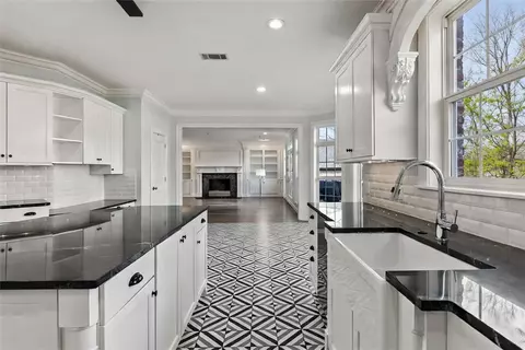 Kitchen - 3028 Willow Bend Cir, Springdale, AR 72762 photo 2 of 3