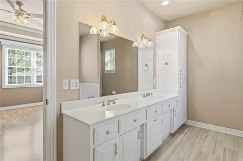Bath - 3473 Grapevine Dr, Springdale, AR 72762 photo 1 of 4