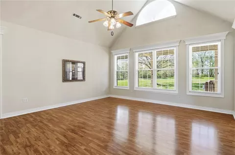 Living - 3473 Grapevine Dr, Springdale, AR 72762 photo 2 of 8