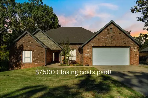 13708 Crazy Horse Dr, Rogers, AR 72758