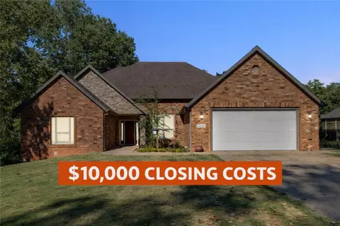 13708 Crazy Horse Dr, Rogers, AR 72758