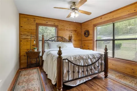 Bedroom - 8283 Ar-43 Hwy, Compton, AR 72624 photo 3 of 7