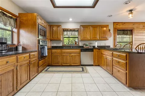 Kitchen - 8283 Ar-43 Hwy, Compton, AR 72624 photo 1 of 3