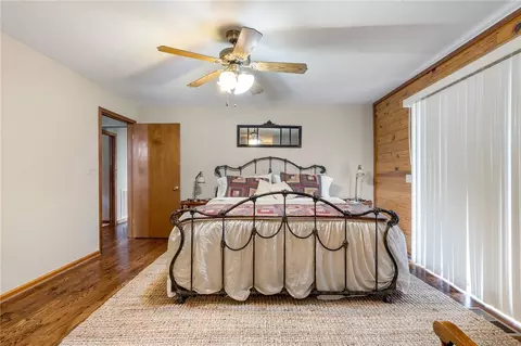 Bedroom - 8283 Ar-43 Hwy, Compton, AR 72624 photo 5 of 7