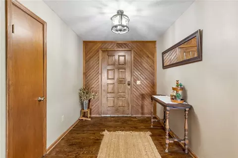 Entry Way - 8283 Ar-43 Hwy, Compton, AR 72624 photo 1 of 5