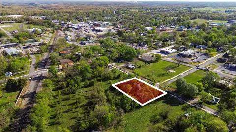 515 2nd Ave, Gravette, AR 72736