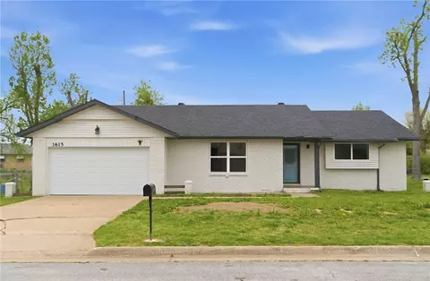 1615 W Sherryden Dr, Rogers, AR 72758