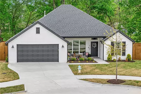 4101 Riverdale Dr, Fayetteville, AR 72701
