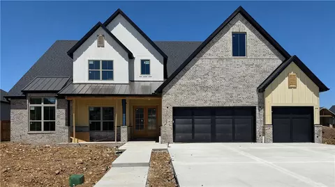 8813 W Comet Dr, Bentonville, AR 72713