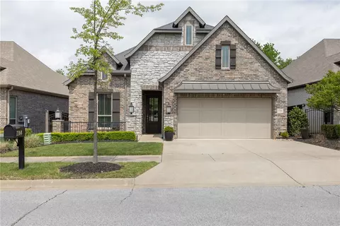 1364 E Charlee St, Fayetteville, AR 72703
