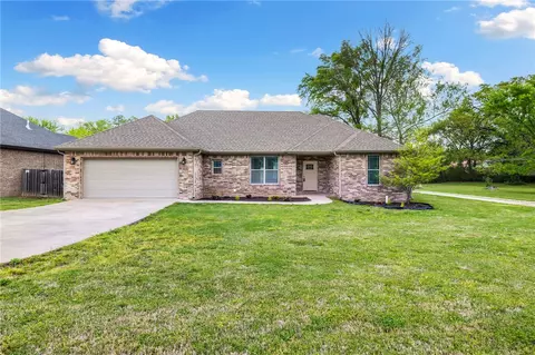 5642 E Huntsville Rd, Fayetteville, AR 72701