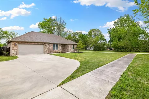 5642 E Huntsville Rd, Fayetteville, AR 72701