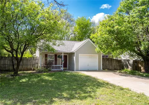2044 E Wood Tree Ct, Siloam Springs, AR 72761
