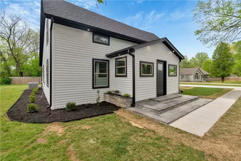 5808 S Cardwell Rd, Fayetteville, AR 72704