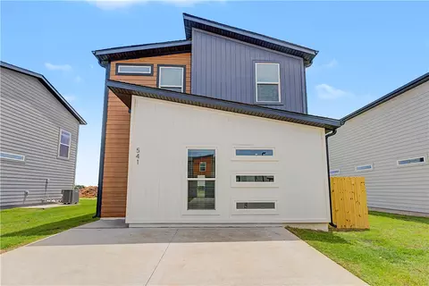 541 Solar St, Bentonville, AR 72713