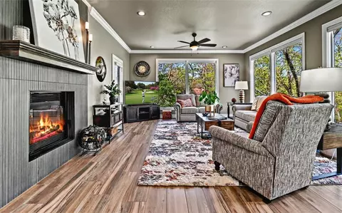 1 Hedges Cir, Bella Vista, AR 72715