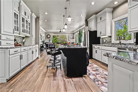 1 Hedges Cir, Bella Vista, AR 72715