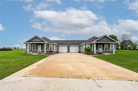 21037 And 21039 Richard Ct, Siloam Springs, AR 72761