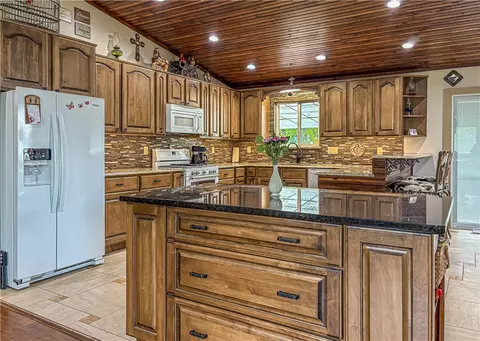 Kitchen - 235 Mc 6074, Flippin, AR 72634 photo 3 of 4